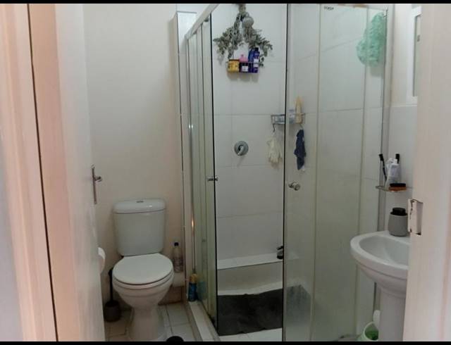2 BEDROOM PROPERTY TO RENT IN LANSDOWNE